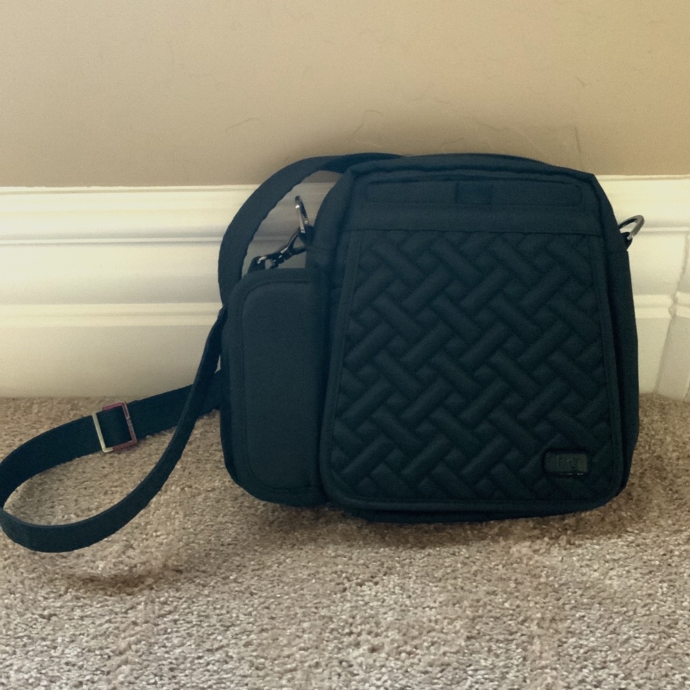 Lug Crossbody Bag Black with Drink Holder